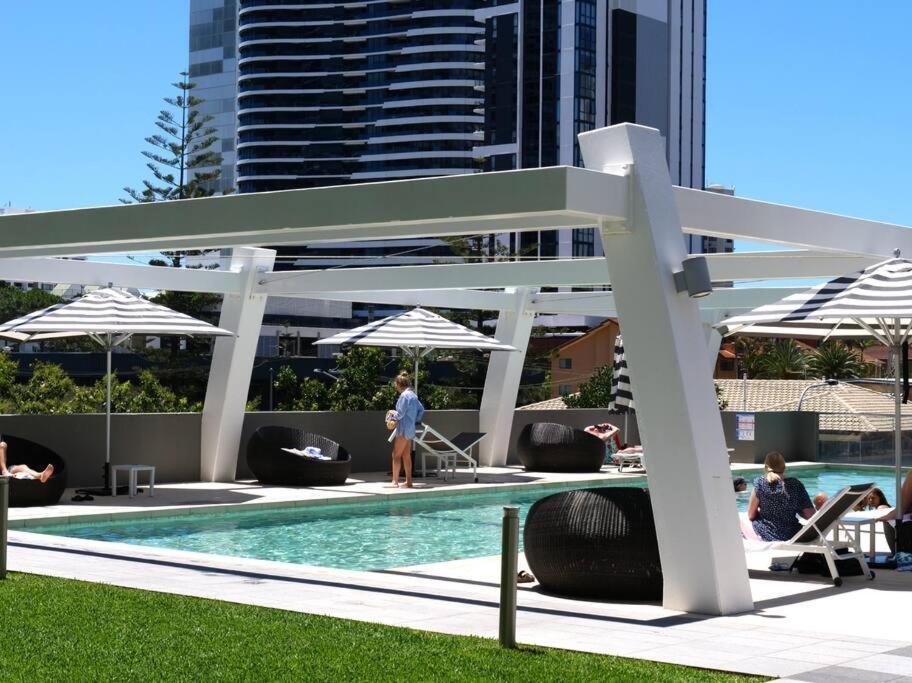 Broadbeach Stunner Modern And Central Guldkusten Exteriör bild
