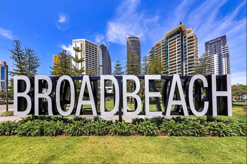 Broadbeach Stunner Modern And Central Guldkusten Exteriör bild